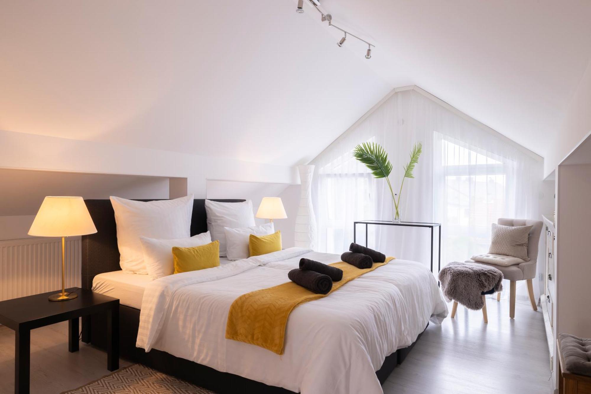 Design Maisonette - 24H Self-Check-In - Bis 7 Pers - In Direkter Weihernaehe - Parkplatz - Wifi - Balkon -Terrasse - Radwege Schiffweiler Kültér fotó