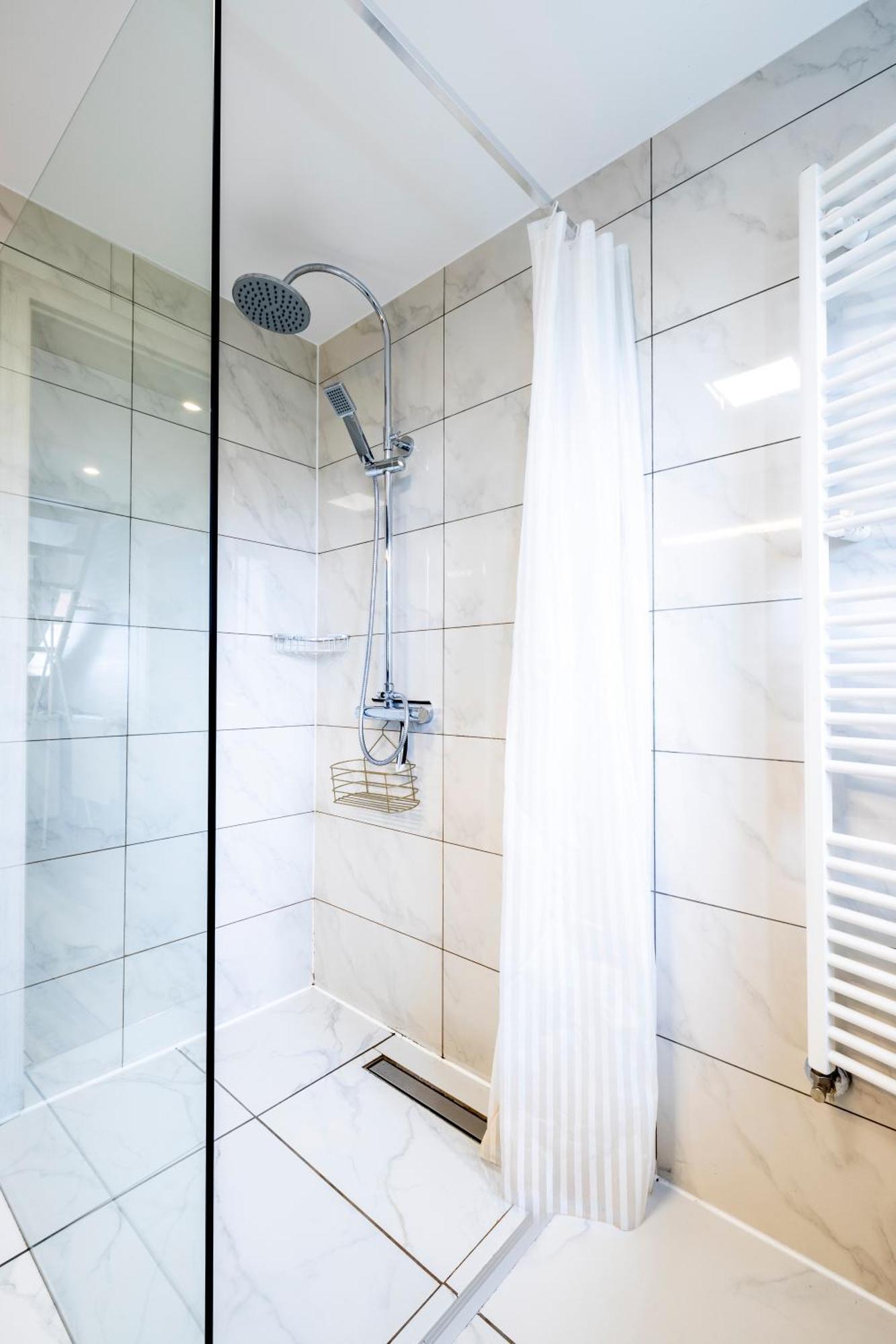 Design Maisonette - 24H Self-Check-In - Bis 7 Pers - In Direkter Weihernaehe - Parkplatz - Wifi - Balkon -Terrasse - Radwege Schiffweiler Kültér fotó